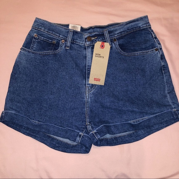 SOLD Levi’s high rise mom shorts - Picture 3 of 4